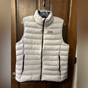 Mountain Hardwear Deloro Women’s down puffy vest in Medium